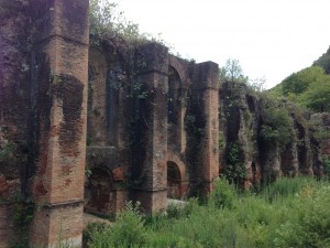 Close to the village of Aghios Georgios, this aqueduct carried water from the springs of the Louros river. It was built around 31BC.